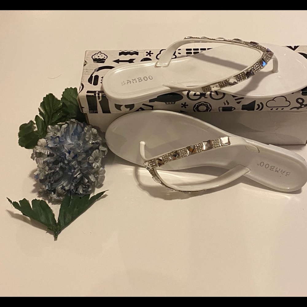 bamboo sandal slides with clear/morrow jewels runs